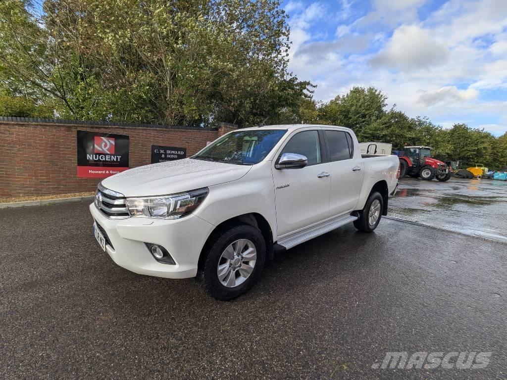 Toyota Hilux Pikaplar