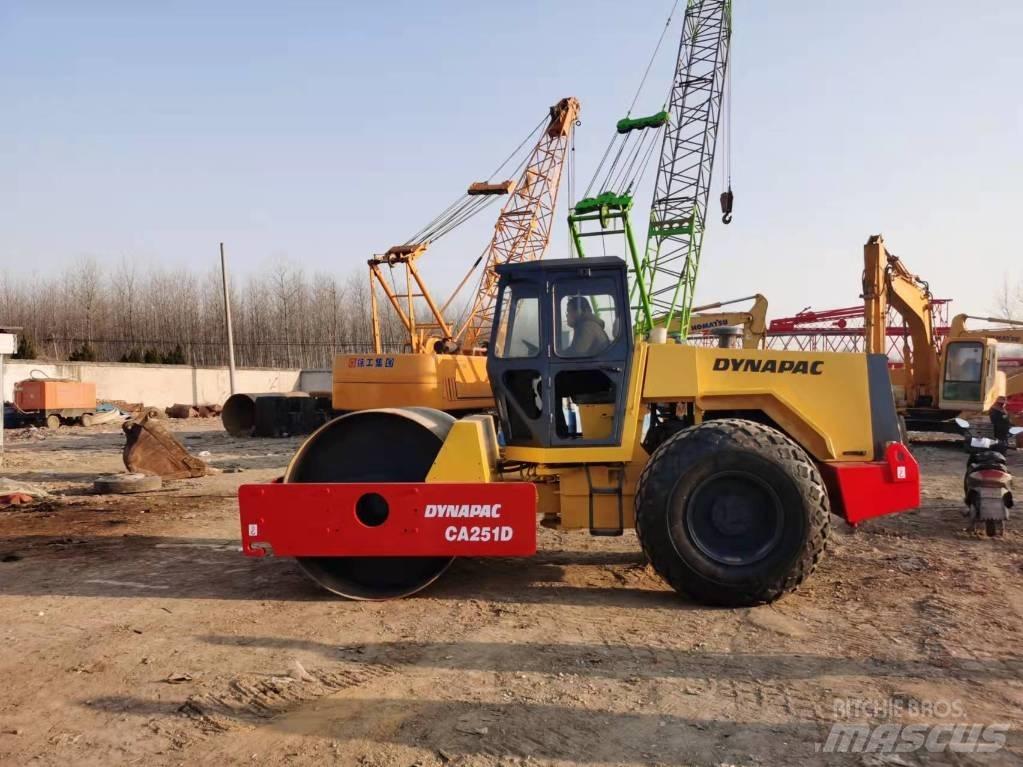 Dynapac CA251D Tek tamburlu silindirler