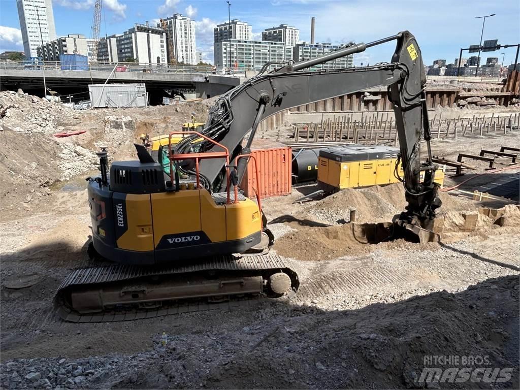 Volvo ECR235EL Paletli ekskavatörler