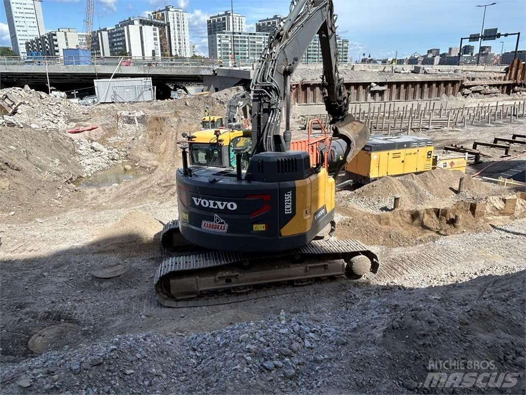 Volvo ECR235EL Paletli ekskavatörler