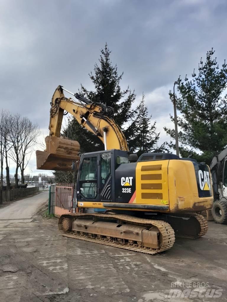 CAT 323 E Paletli ekskavatörler