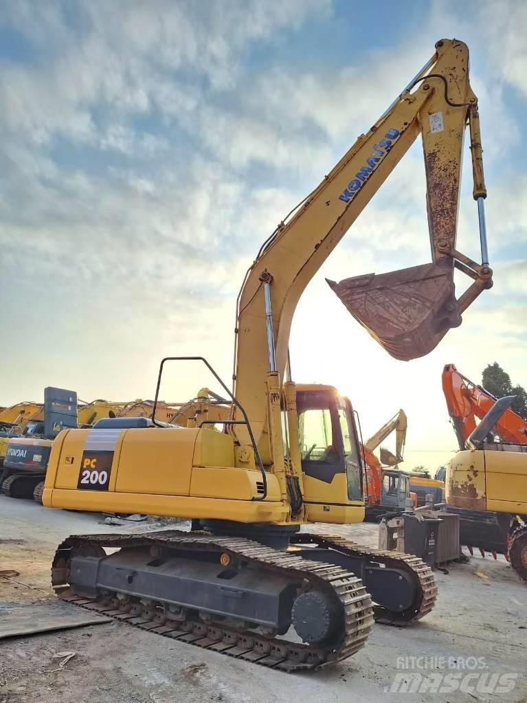 Komatsu PC 200-7 Paletli ekskavatörler
