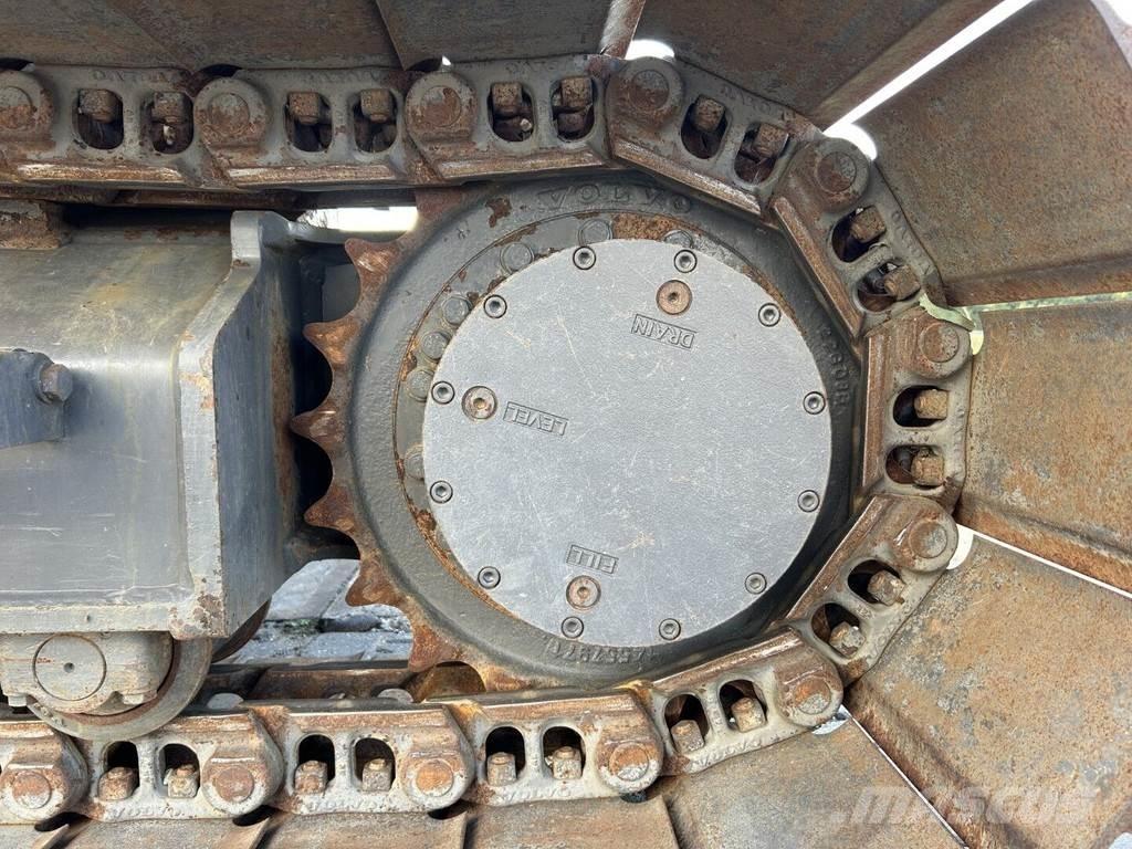Volvo ECR145EL Paletli ekskavatörler