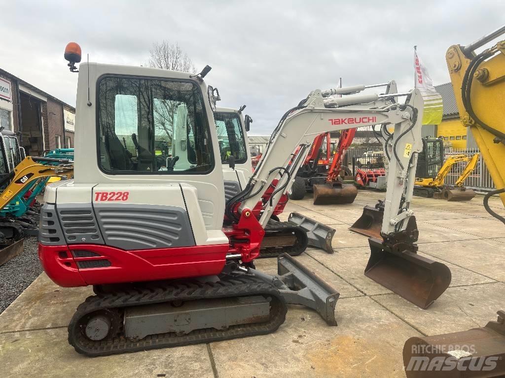 Takeuchi TB228 Mini ekskavatörler, 7 tona dek