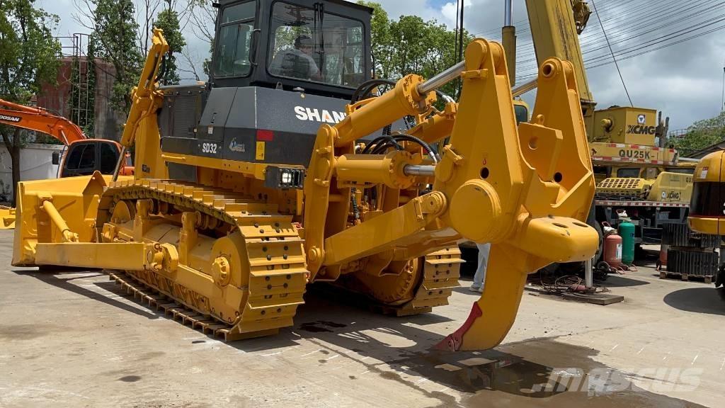 Shantui SD 32 Paletli dozerler