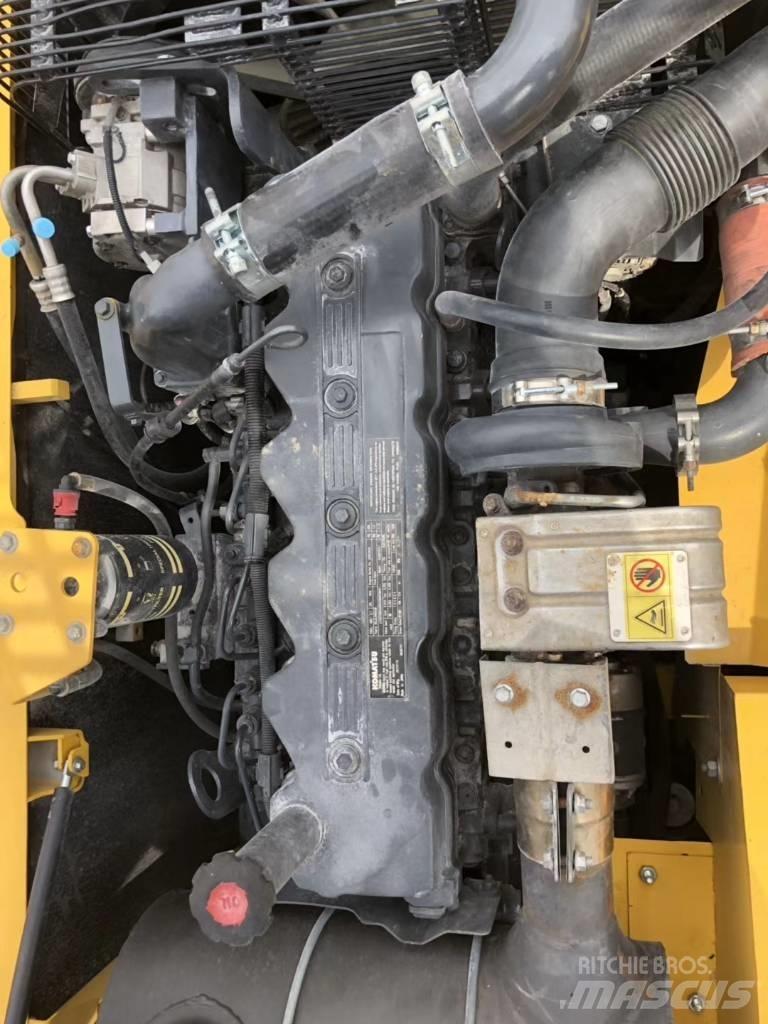 Komatsu 210LC-8 Paletli ekskavatörler