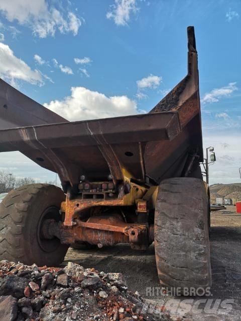 CAT 735 Belden kirma kaya kamyonu