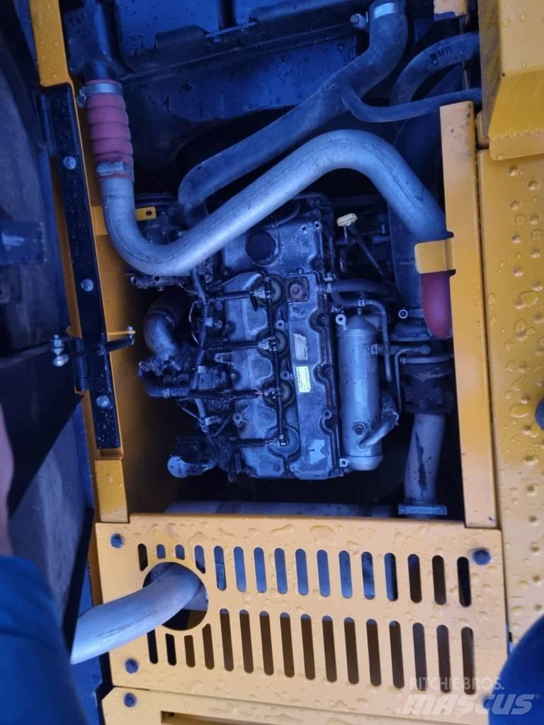 JCB JS 160 LC Paletli ekskavatörler