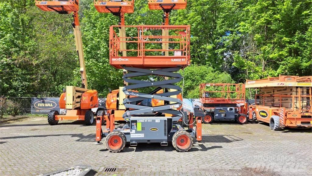 SkyJack 6832RT Makasli platformlar