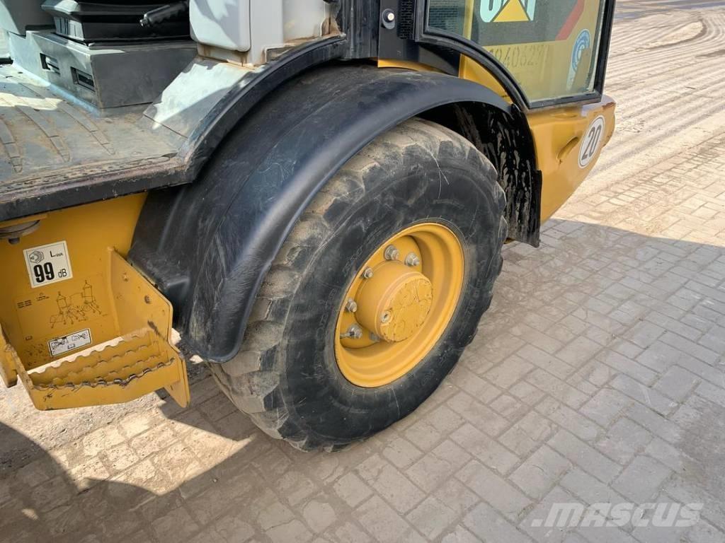 CAT 906 Tekerlekli yükleyiciler