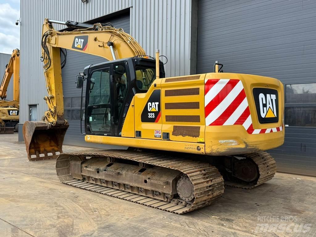 CAT 323 Paletli ekskavatörler