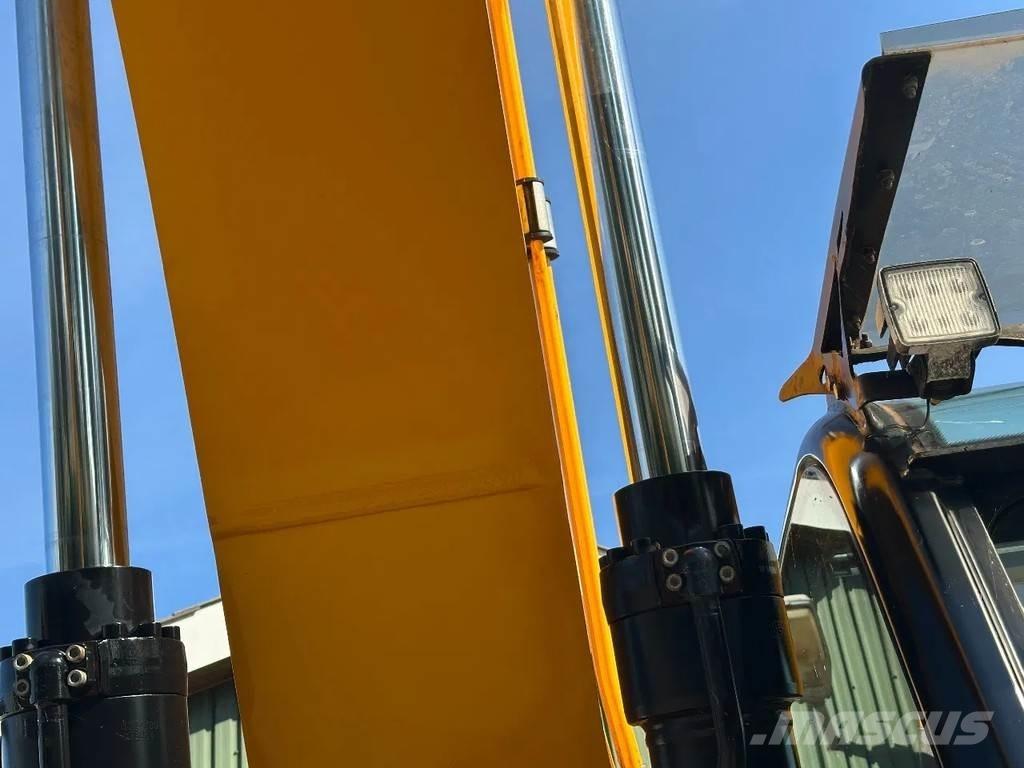JCB JS220LC plus Paletli ekskavatörler