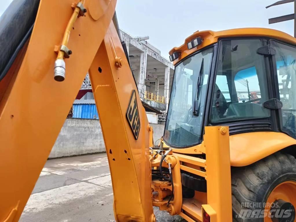 JCB 3 CX Lastik tekerli ekskavatörler