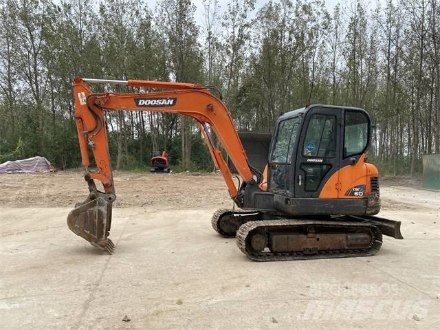 Doosan DX 60 Mini ekskavatörler, 7 tona dek
