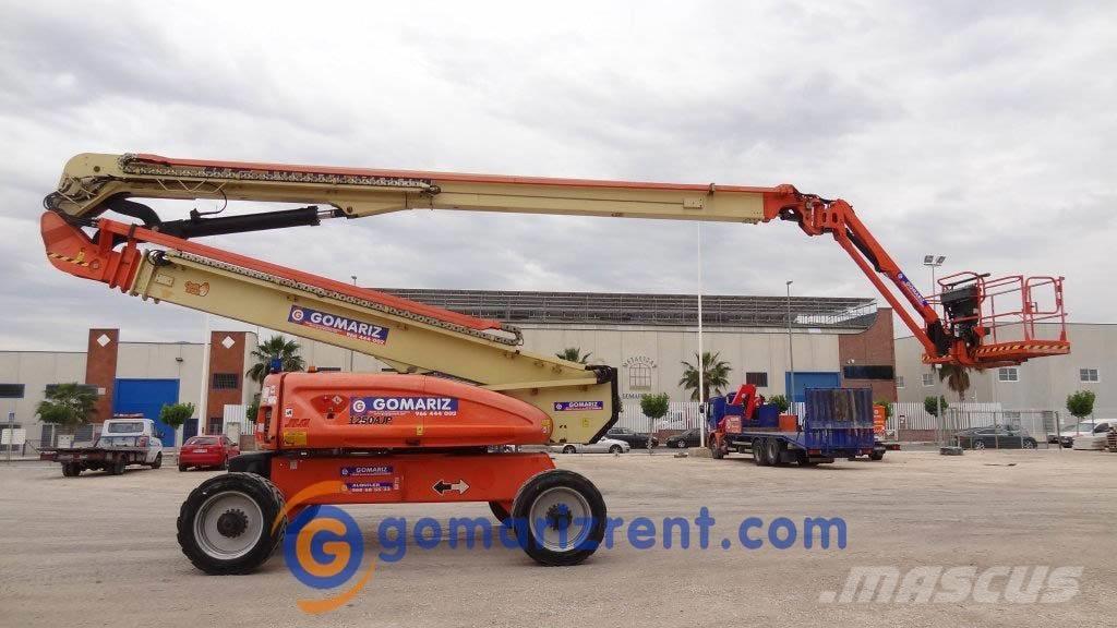 JLG 1250AJP Körüklü personel platformları