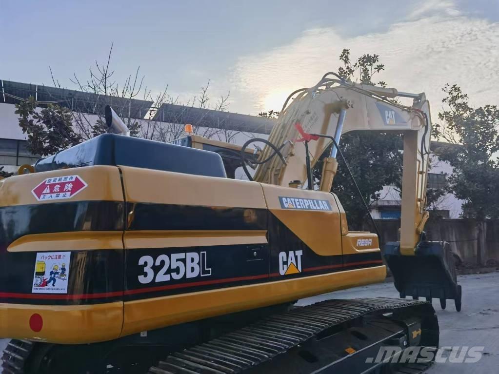 CAT 325 B L Paletli ekskavatörler