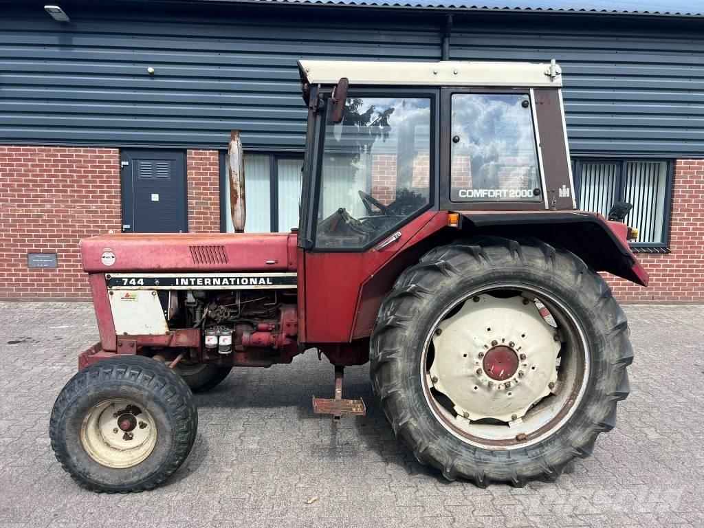 International 744 Traktörler