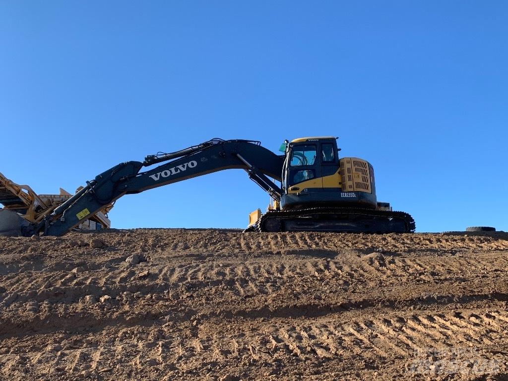 Komatsu 138 us -8 Paletli ekskavatörler