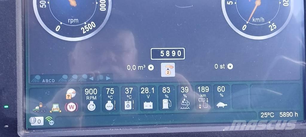 John Deere 1110 G Tomruk yükleyici traktörler