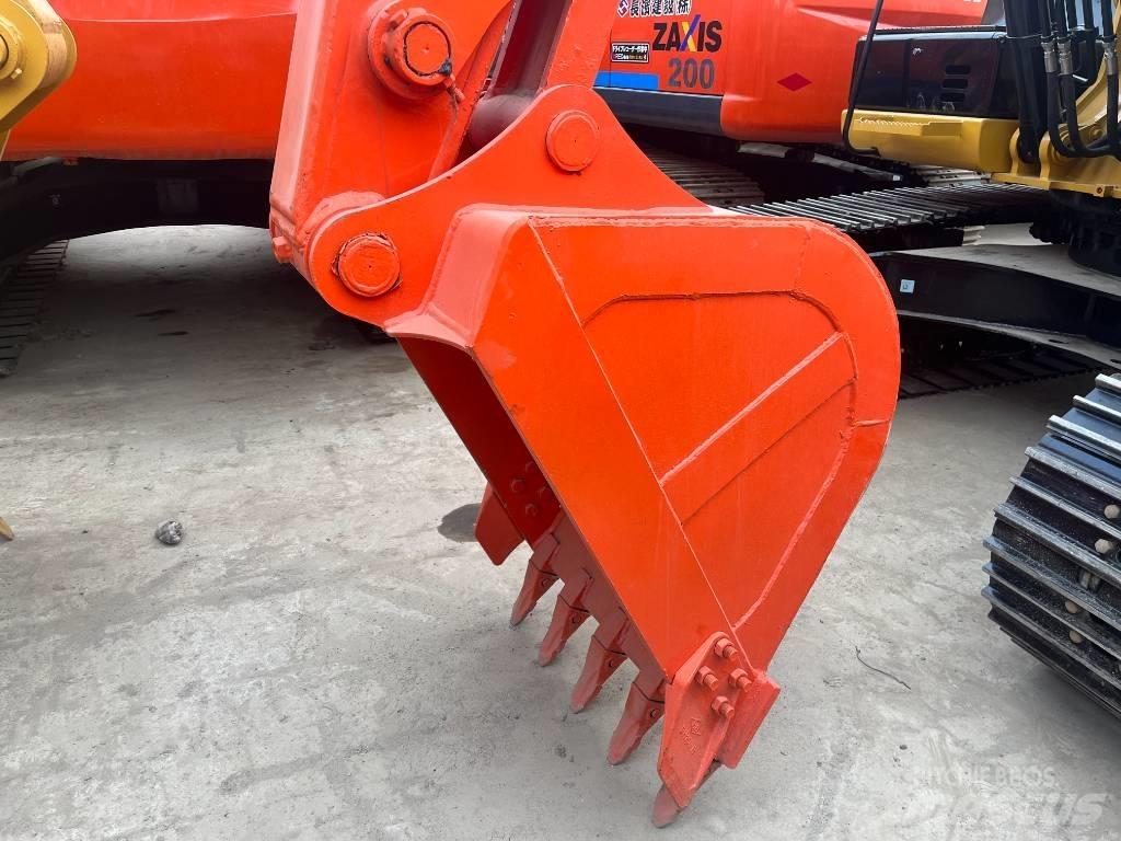 Hitachi 130 Paletli ekskavatörler