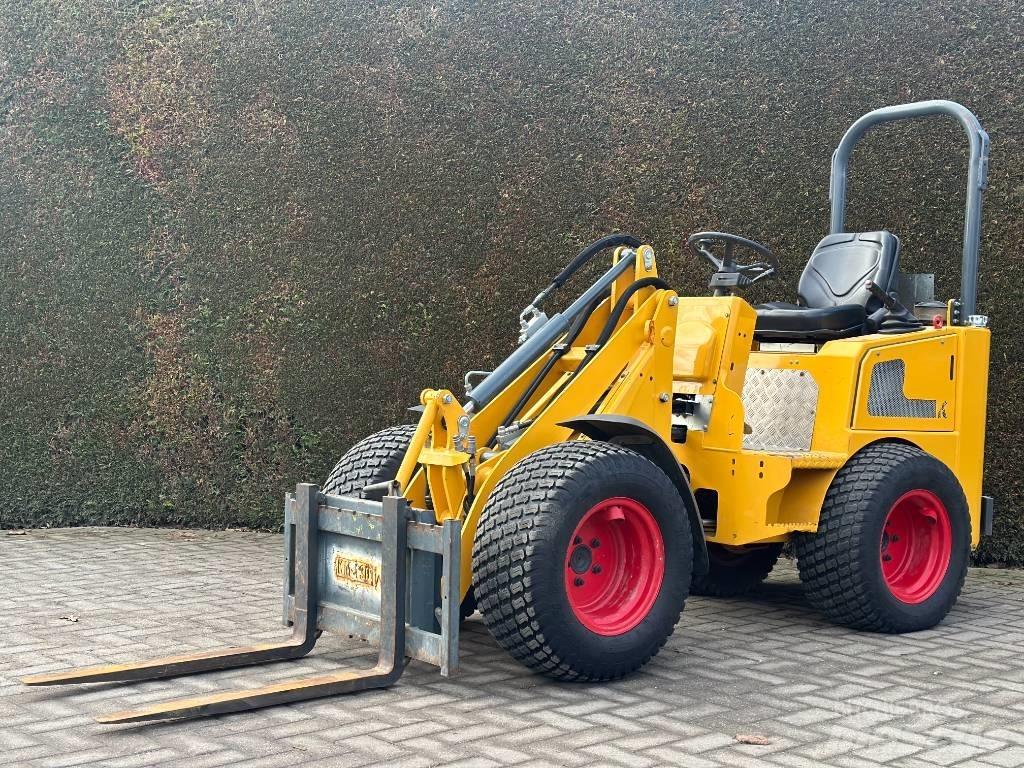Knikmops KM 130 Çok amaçlı yükleyiciler