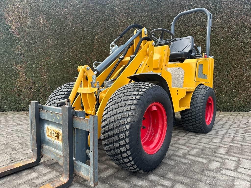 Knikmops KM 130 Çok amaçlı yükleyiciler