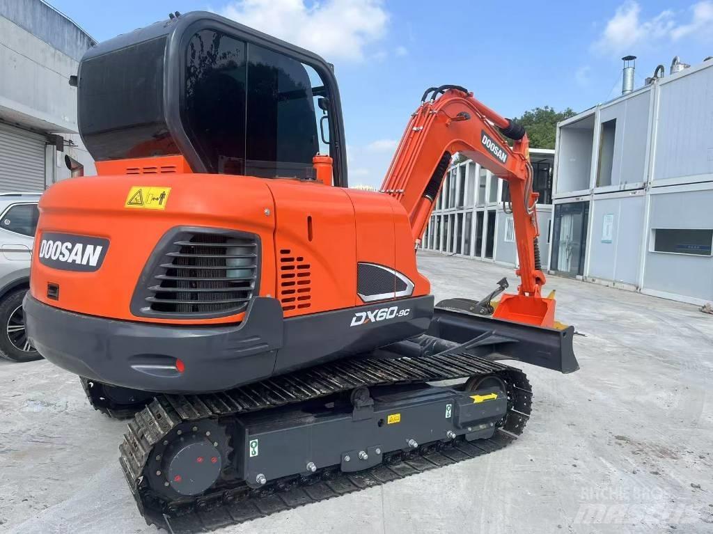 Doosan DX 60 Paletli ekskavatörler