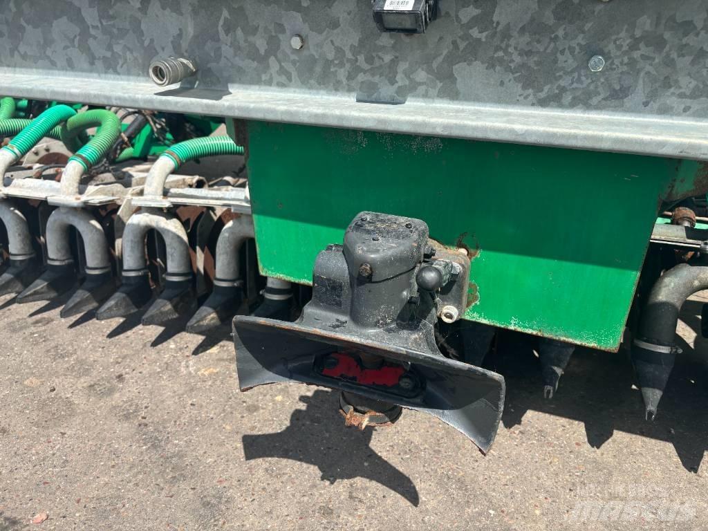 Samson TD 12 Sivi gübre ve ilaç tankerleri