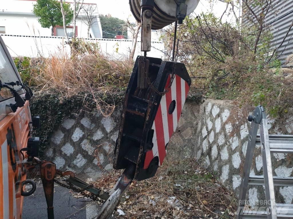 Demag AC 200 Yol-Arazi Tipi Vinçler (AT)