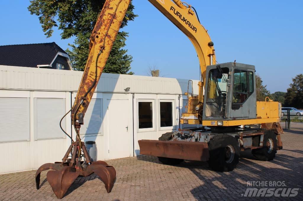 Furukawa W 630 E Lastik tekerli ekskavatörler