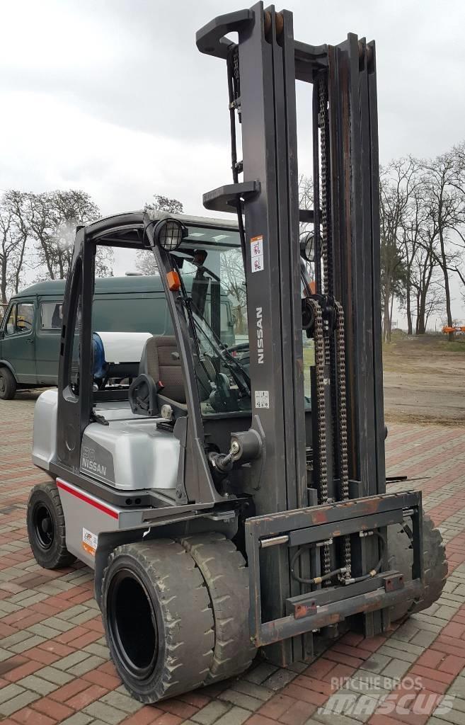 Nissan UG1D2A30LQ LPG'li forkliftler