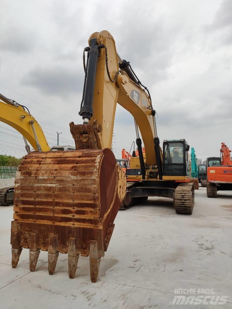 CAT 349 D Paletli ekskavatörler