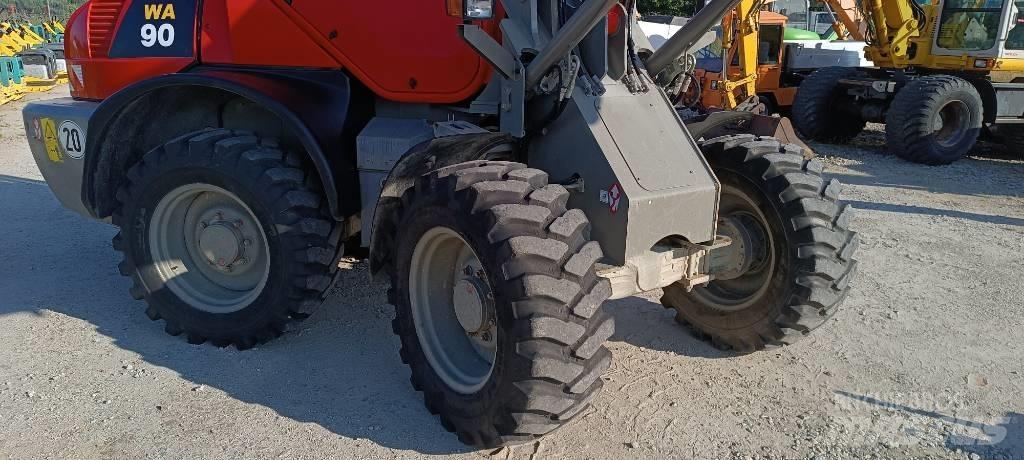 Komatsu WA 90 Tekerlekli yükleyiciler