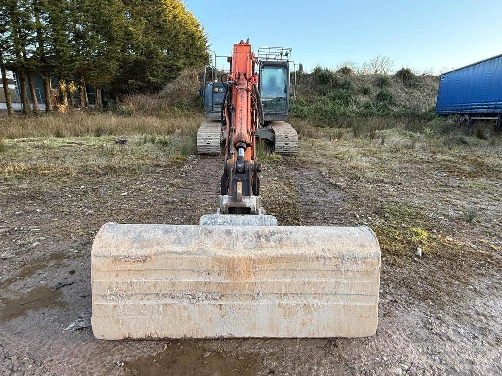 Hitachi ZX225USRLC-3 Paletli ekskavatörler