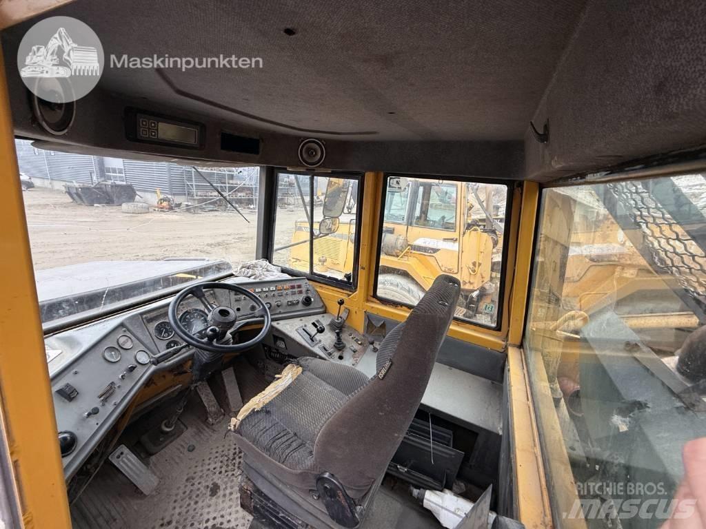 Volvo A 25 C Belden kirma kaya kamyonu