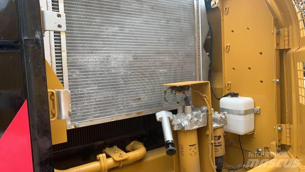 CAT 324 D L Paletli ekskavatörler