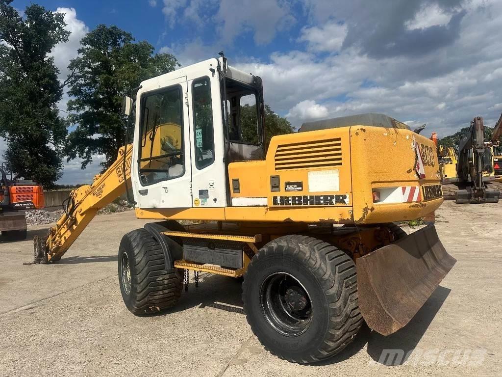 Liebherr A900 Lastik tekerli ekskavatörler
