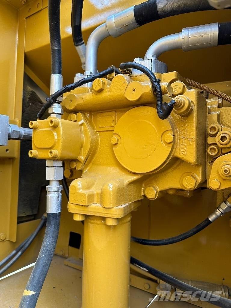 CAT 330D Paletli ekskavatörler