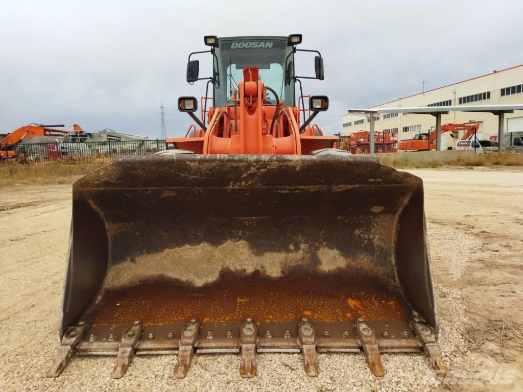 Doosan DL 300 Tekerlekli yükleyiciler