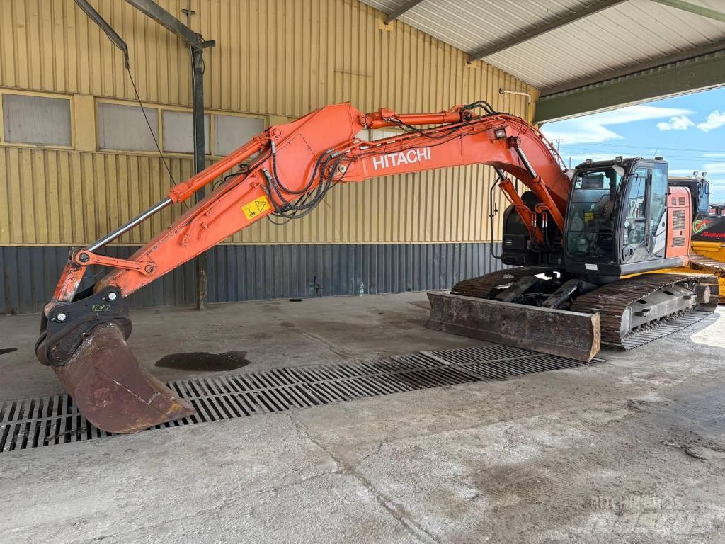 Hitachi ZX 225 Paletli ekskavatörler