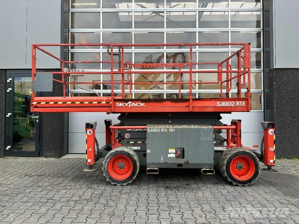 SkyJack SJ6832 RTE Makasli platformlar