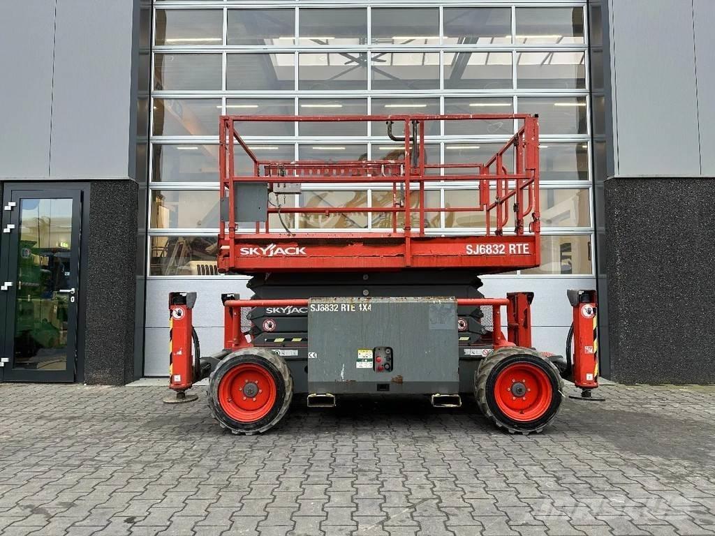 SkyJack SJ6832 RTE Makasli platformlar