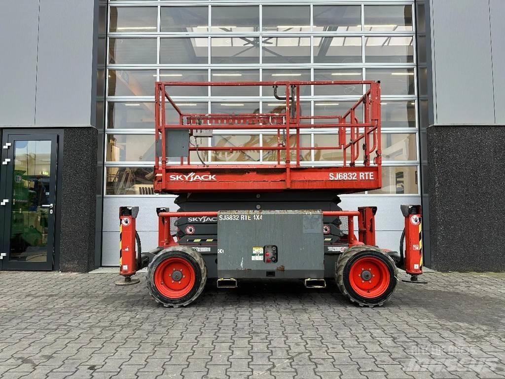 SkyJack SJ6832 RTE Makasli platformlar