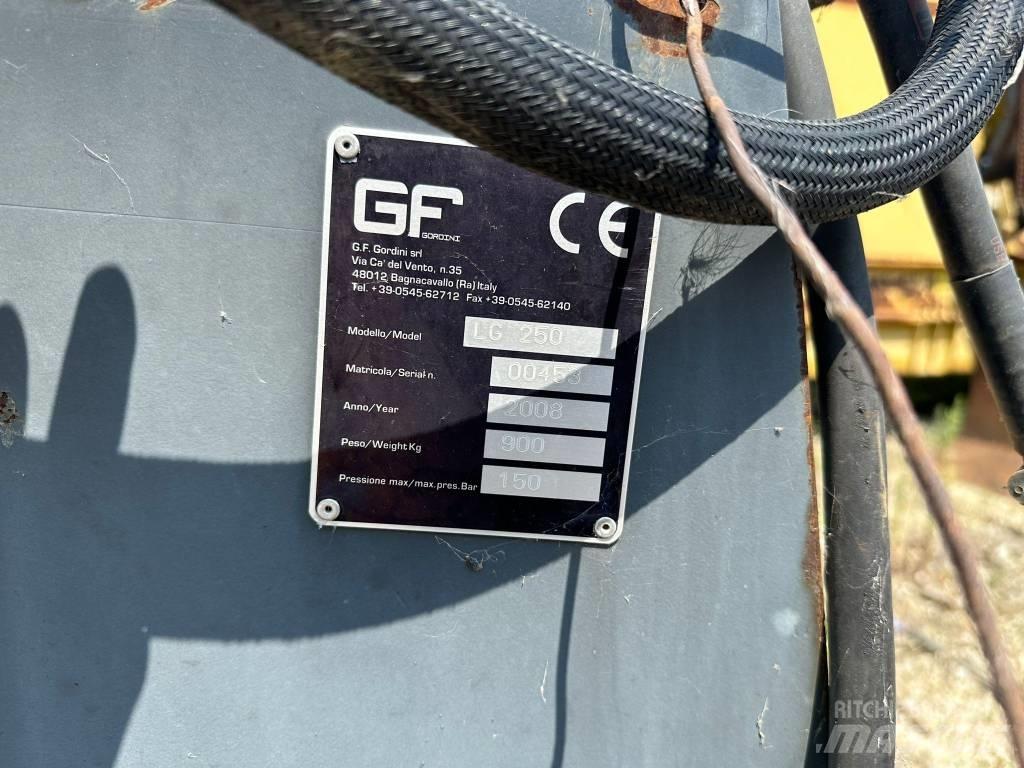 GF Gordoni LG250 Greyderler