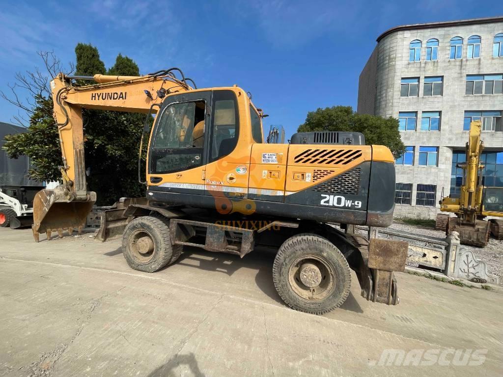 Hyundai R210W-9 Lastik tekerli ekskavatörler
