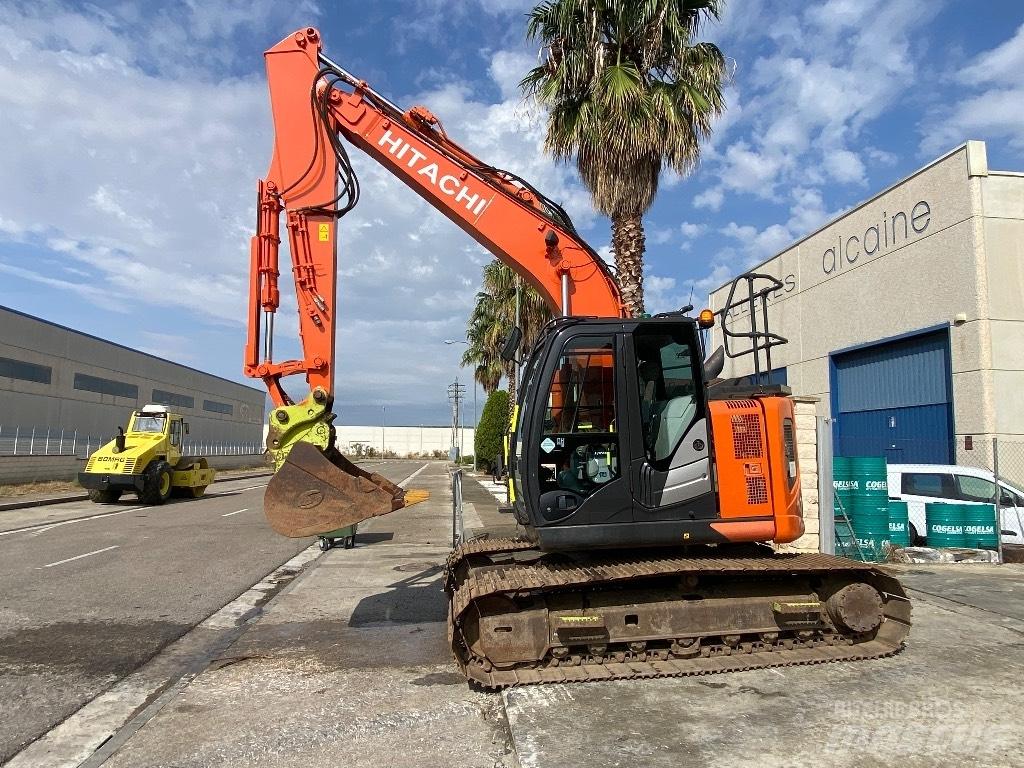 Hitachi ZX 135 US-6 Paletli ekskavatörler