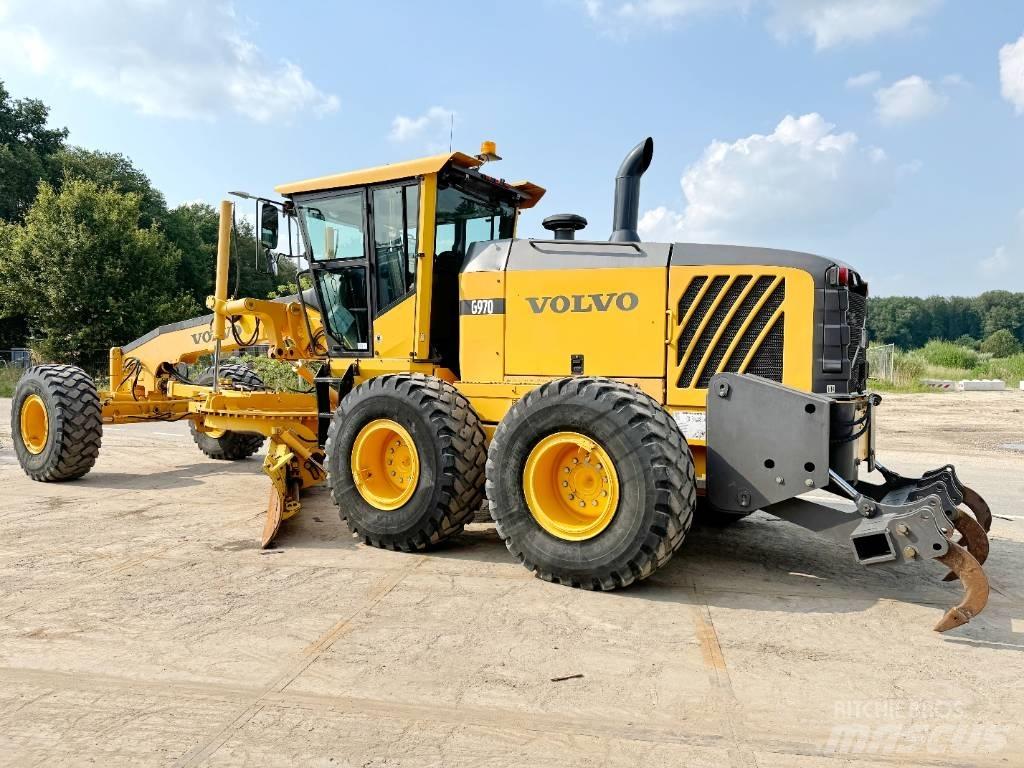 Volvo G970 + RIPPER Greyderler