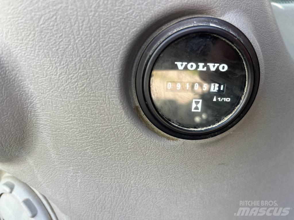 Volvo EC 300 EL Paletli ekskavatörler
