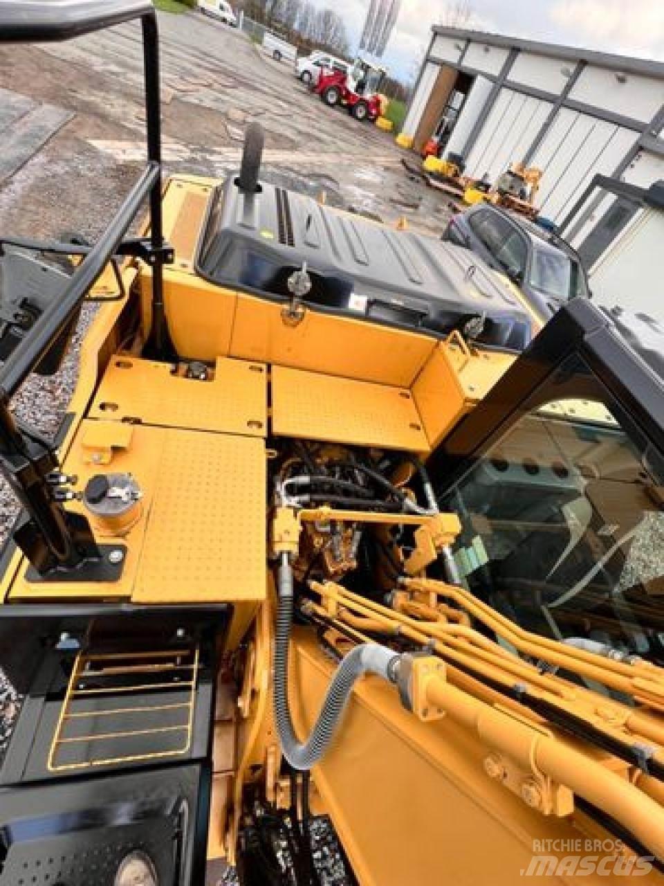 CAT 318EL + HS21 Paletli ekskavatörler