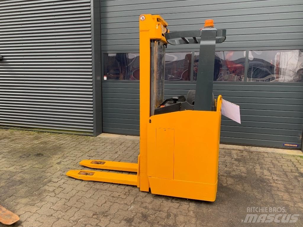 Jungheinrich ESC316 Reach truck - depo içi istif araçları